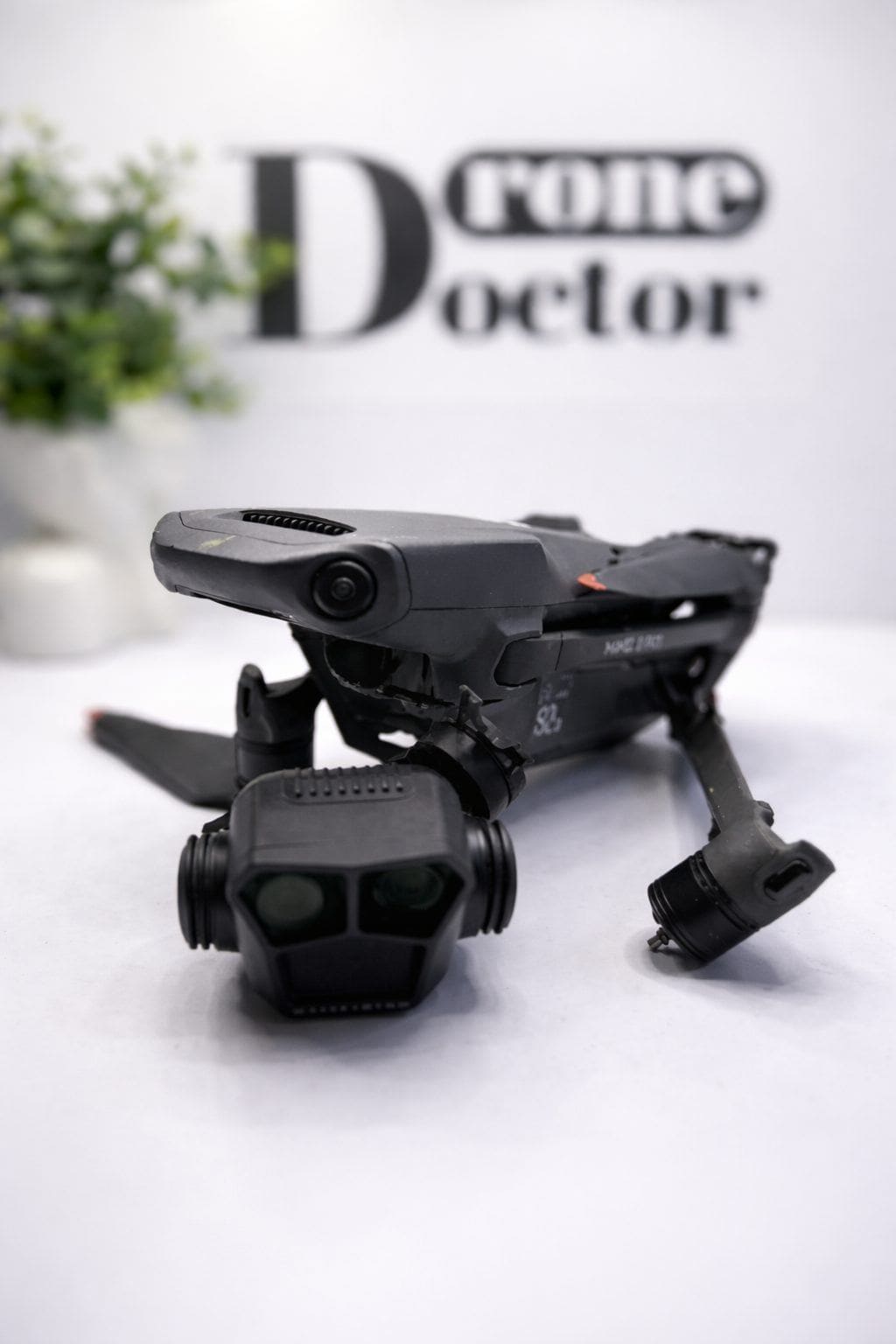 Dronă DJI cu avarii — reparație DroneDoctor